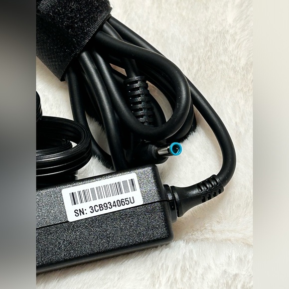 GENUINE HP 45W H6Y88UT#ABA BLUE TIP Smart AC Laptop Chromebook Power Supply - Picture 3 of 4